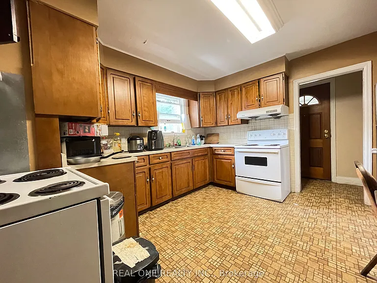 35 Bowman St — Photo 9