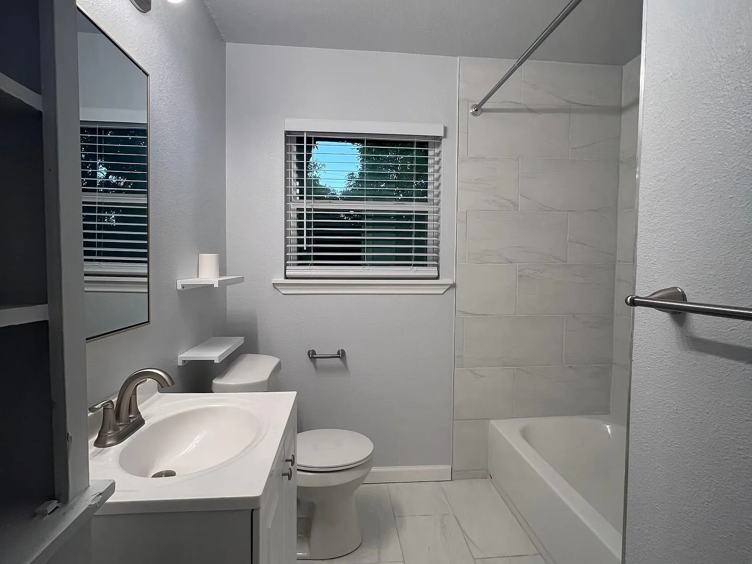 2811 Tisinger Ave — Photo 4