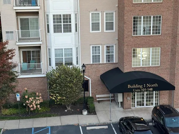 138 Cory Lane #138, Elmwood Park, NJ 07407