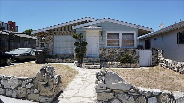 2nd image of 1453 Alamitos Ave
