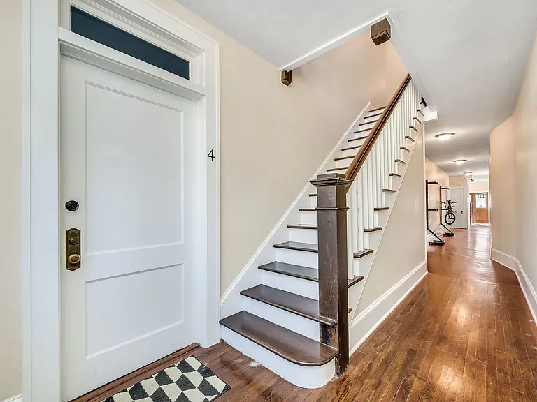 2115 W Hills Ave — Photo 33