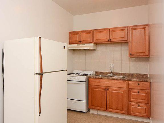 2nd image of 2704 N Sawyer Ave #702