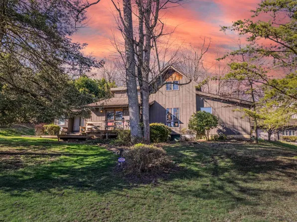 1027 Irwin St, Morgantown, WV 26505