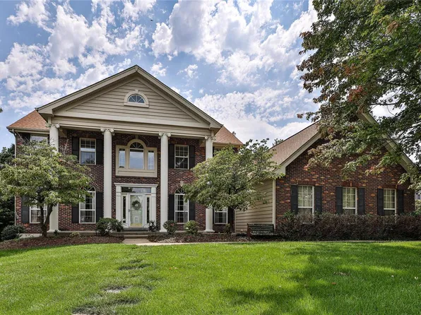 103 Creek View Dr, Saint Charles, MO 63304