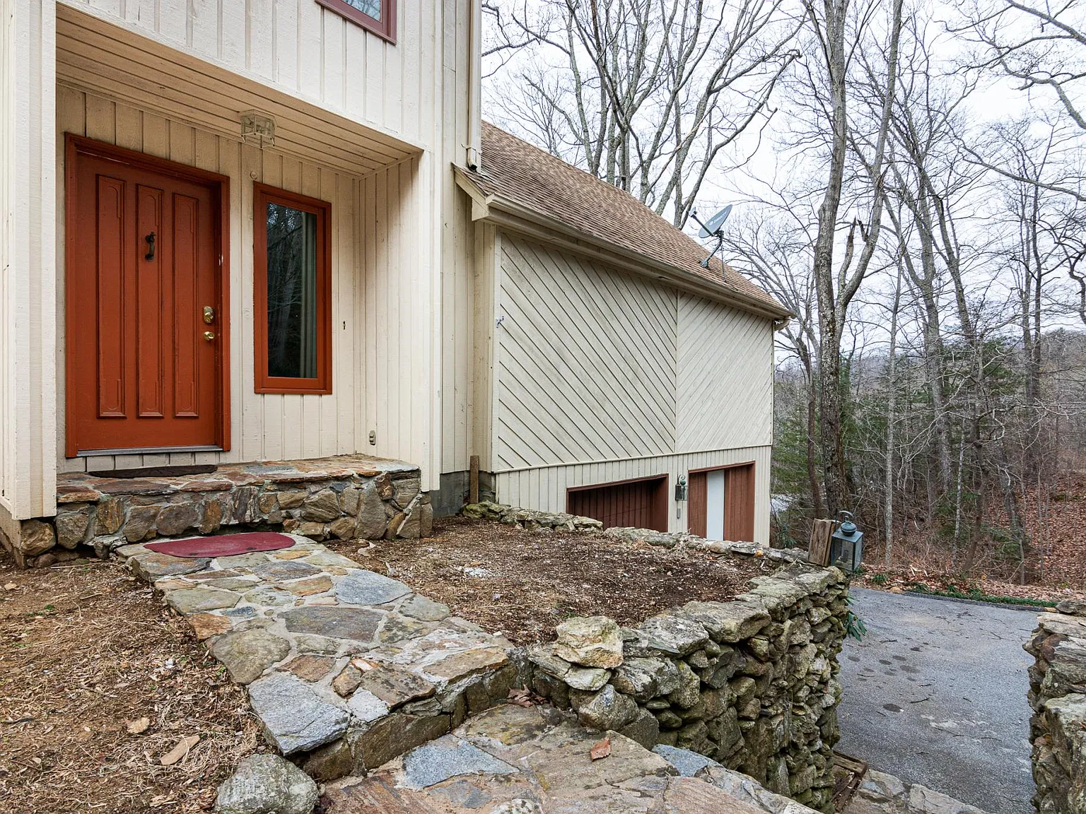 5 bed, 3000 sqft, $3,500 — Photo 2