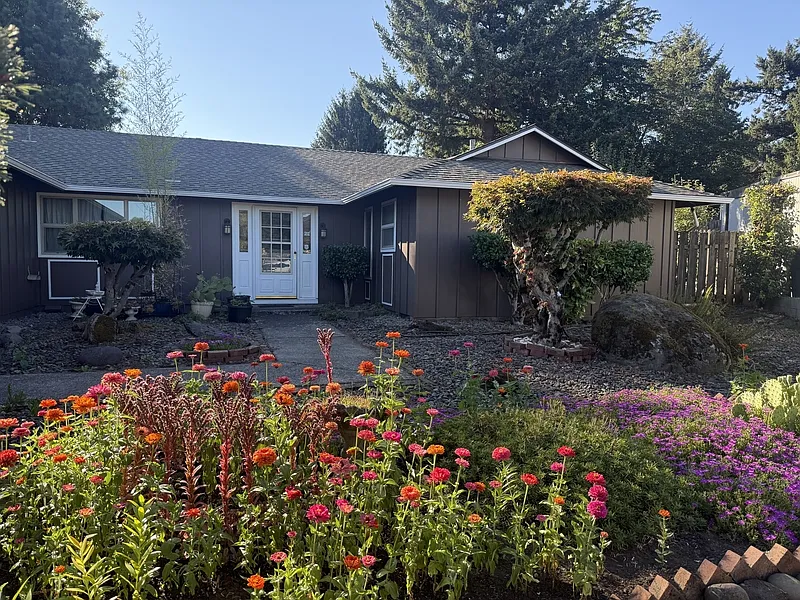 4 bed, 2.0 bath, 1776 sqft, $3,100 — Photo 1