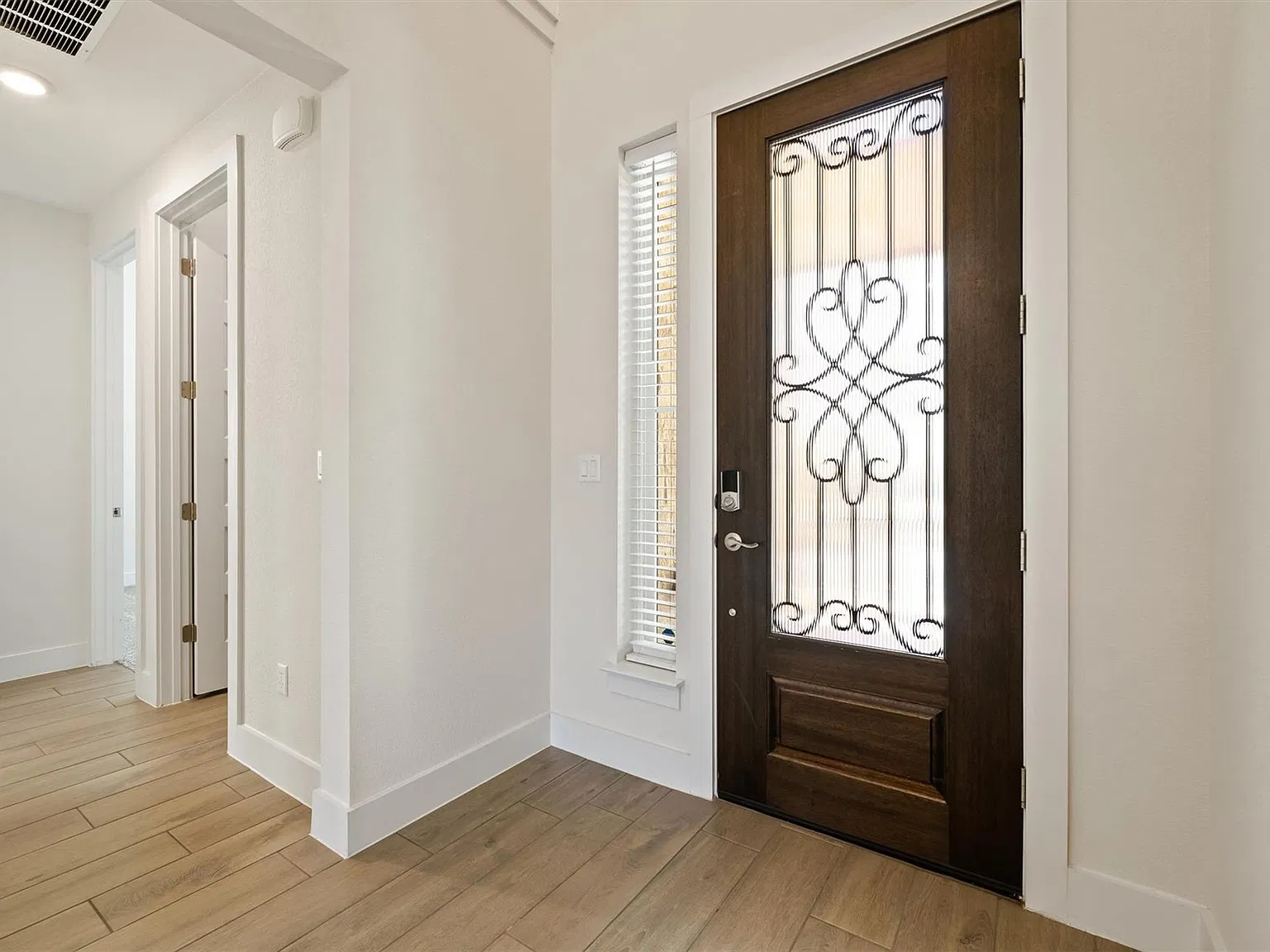 5 bed, 3.0 bath, 3085 sqft, $4,500 — Photo 3