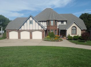 3627 SW Kings Forest Rd, Topeka, KS 66610