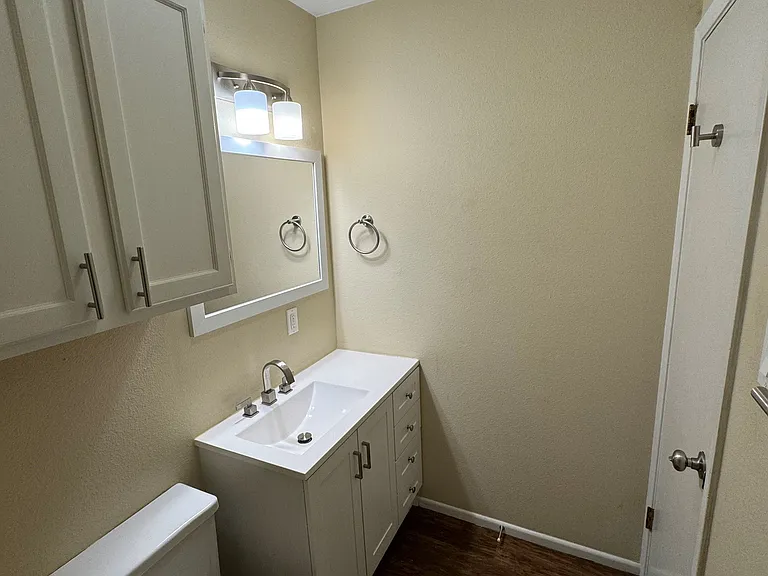 1010 Rockmoor #2 — Photo 5