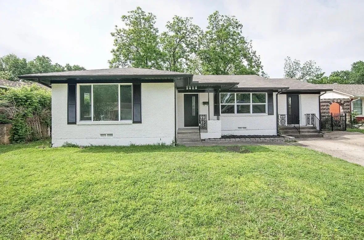3 bed, 2.0 bath, 2112 sqft, $2,500 — Photo 1