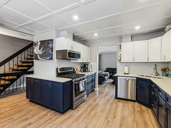 4th image of 3257 132a Ave NW