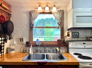 17888 Lindy Rd, Thompsonville, MI 49683