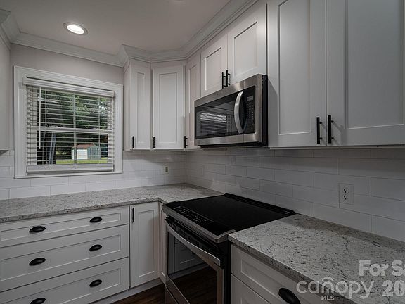 2nd image of 203 Park Rd