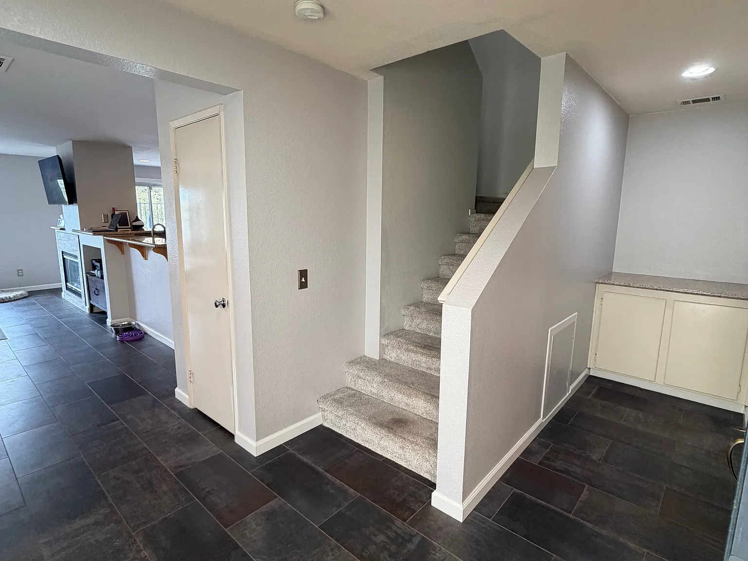 3 bed, 2.5 bath, 1476 sqft, $4,250 — Photo 4
