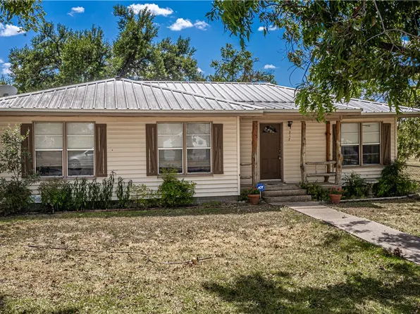 317 S 6th St, Lott, TX 76656