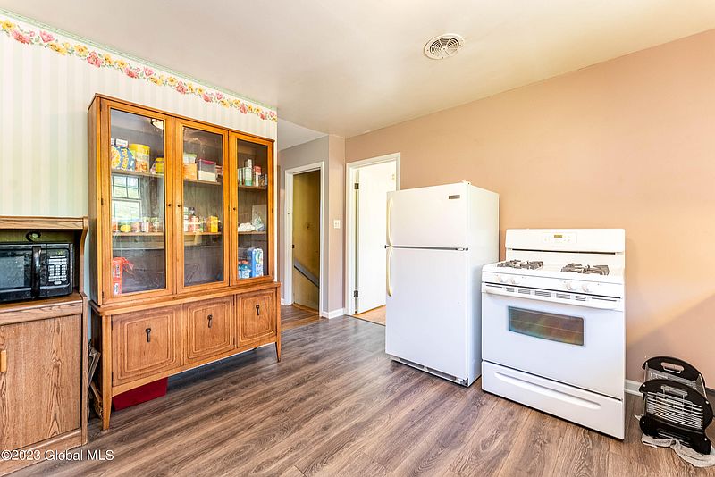 4th image of 3248 Tibbits Avenue