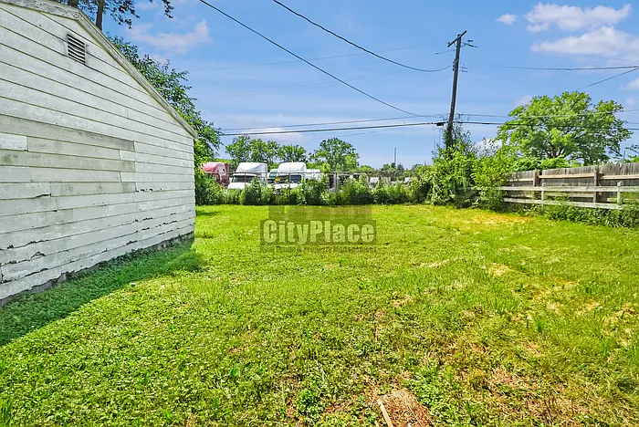 1822 S Chester Ave — Photo 6