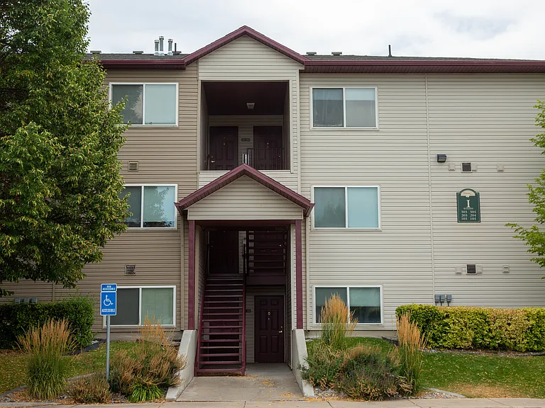 Hanbury Manor Apartments — Photo 23