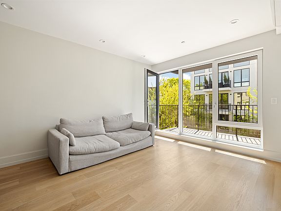 3rd image of 1066 Jefferson Ave #3C