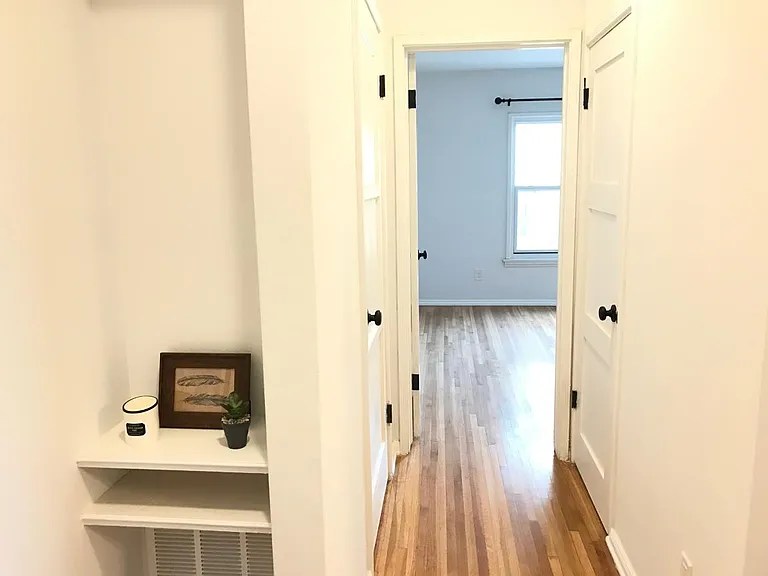 1257 S Cloverdale Ave — Photo 8