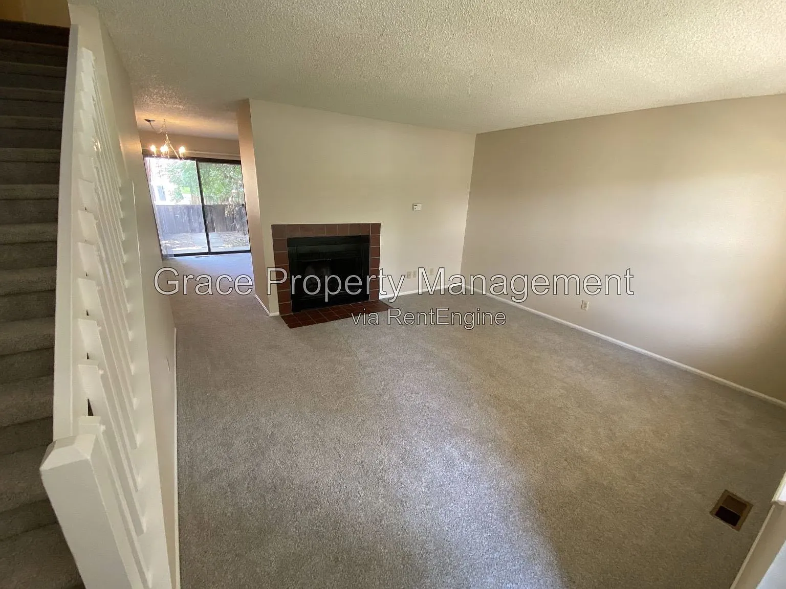 2 bed, 1.5 bath, 1196 sqft, $1,650 — Photo 2