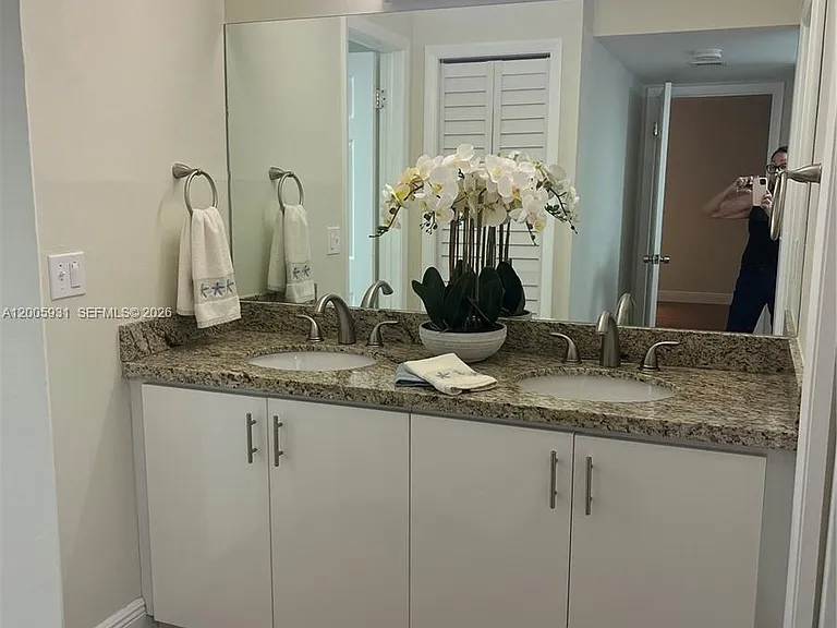 201 Lakeview Dr #204 — Photo 12