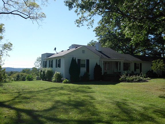 5th image of 711 Watch Hill Ln