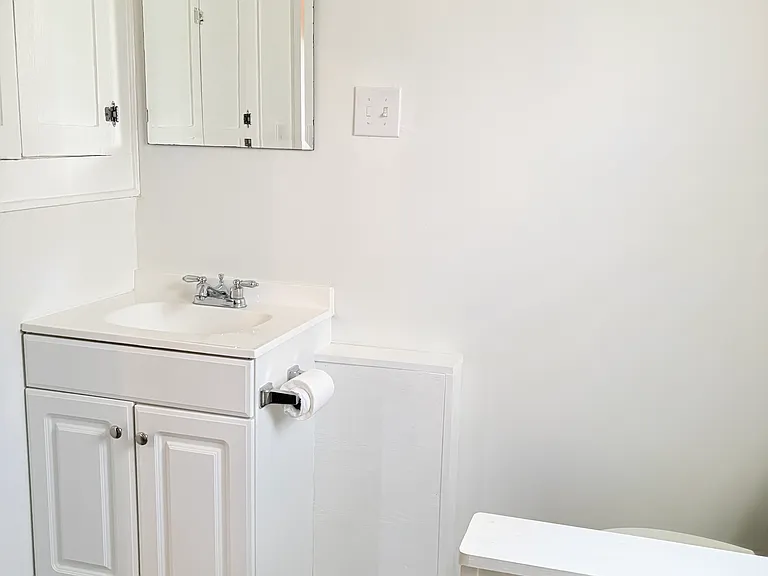 2405 Vaughan Ave — Photo 12