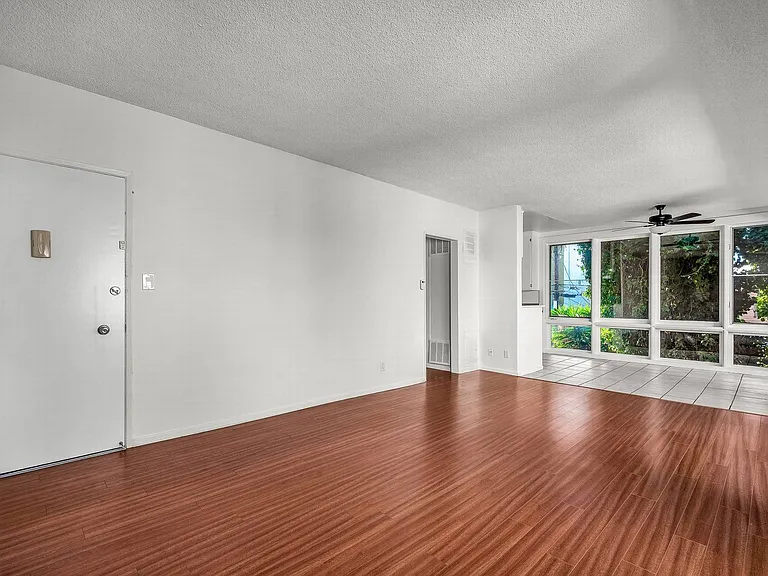 1426 N Vista St #10 — Photo 5