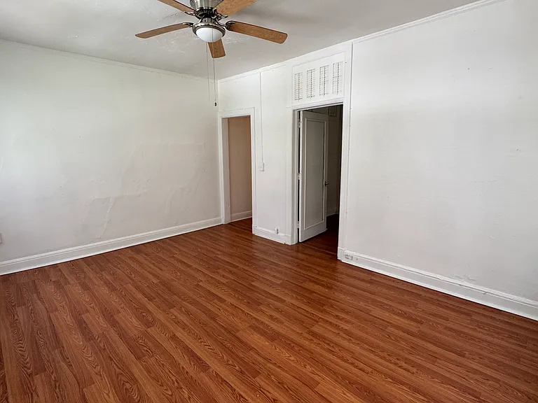 457 NE 24th St #12 — Photo 3