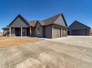 2629 Ridgewood Ct, Salina, KS 67401