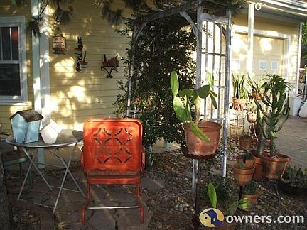Side Yard Outdoor living