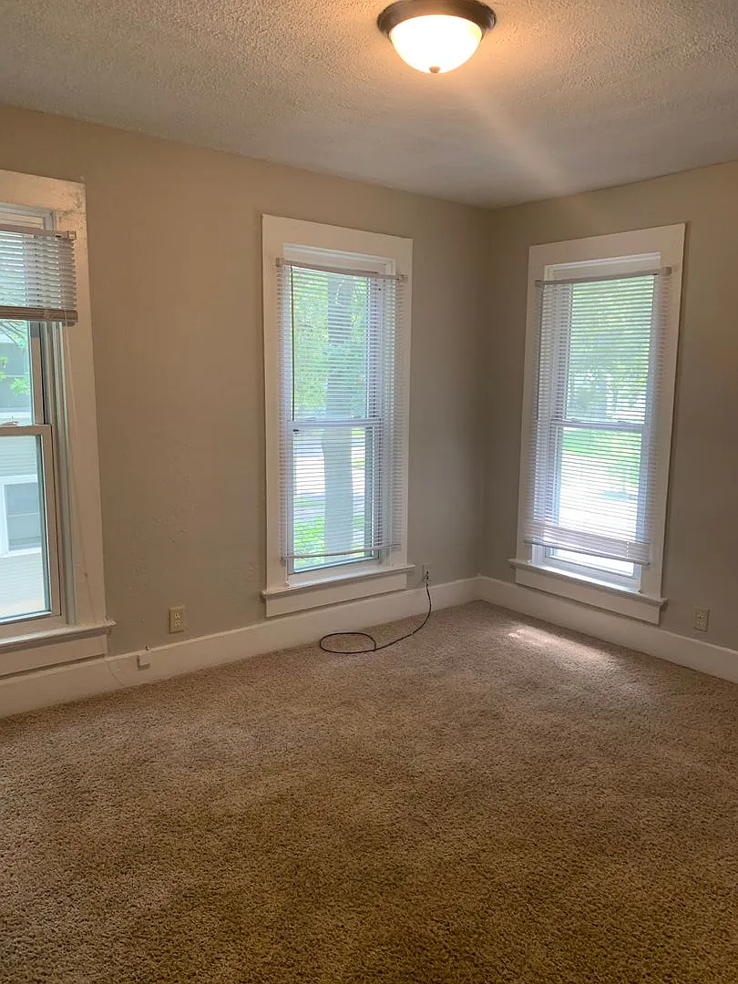 812 Walnut St — Photo 3