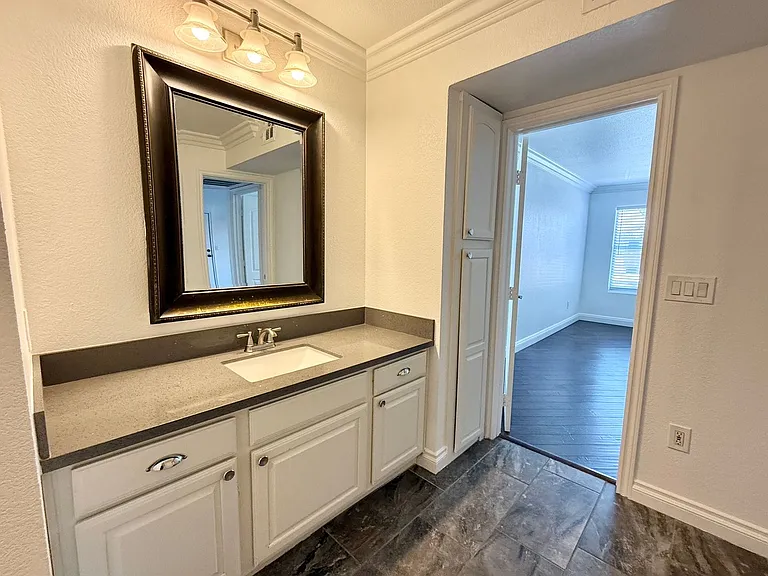 1150 N Buffalo Dr #2011 — Photo 10