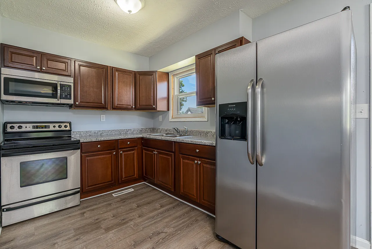 3 bed, 984 sqft, $1,450 — Photo 4