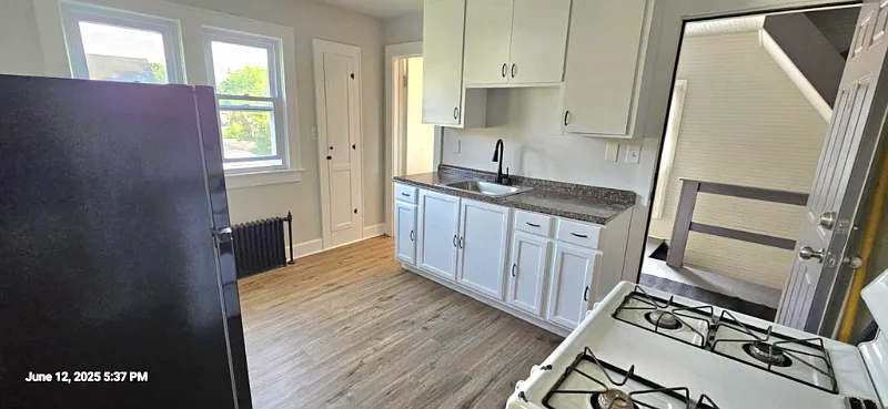 233 Lester Ave — Photo 1