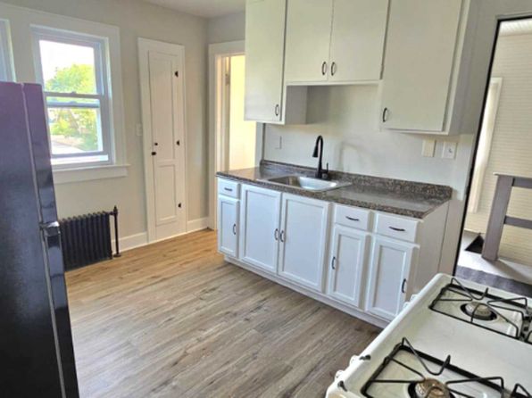 233 Lester Ave #2L