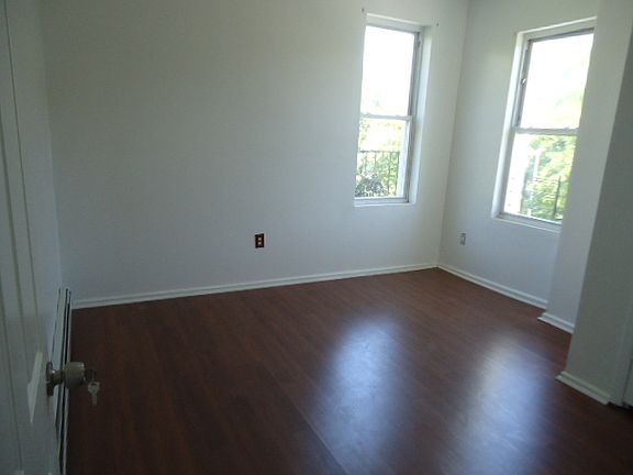 4th image of 373 Marion St APT 3R