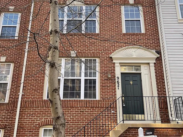 9621 Athens Pl — Photo 1