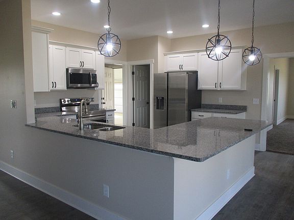 4th image of 1480 Redwood Dr