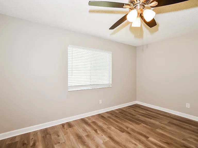 426 Iowa Woods Cir E — Photo 11