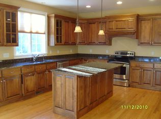 48 Sycamore Ln, Saunderstown, RI 02874