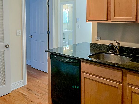 2nd image of 1214 W Waveland Ave #1A