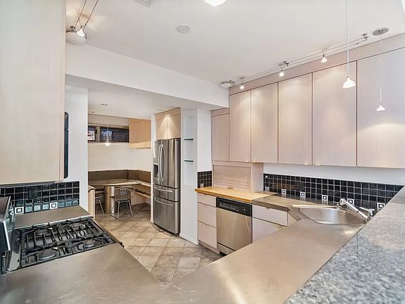 3rd image of 235 E 93rd St Floor 1