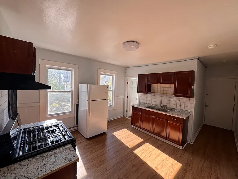 111 Southgate St #2 — Photo 4