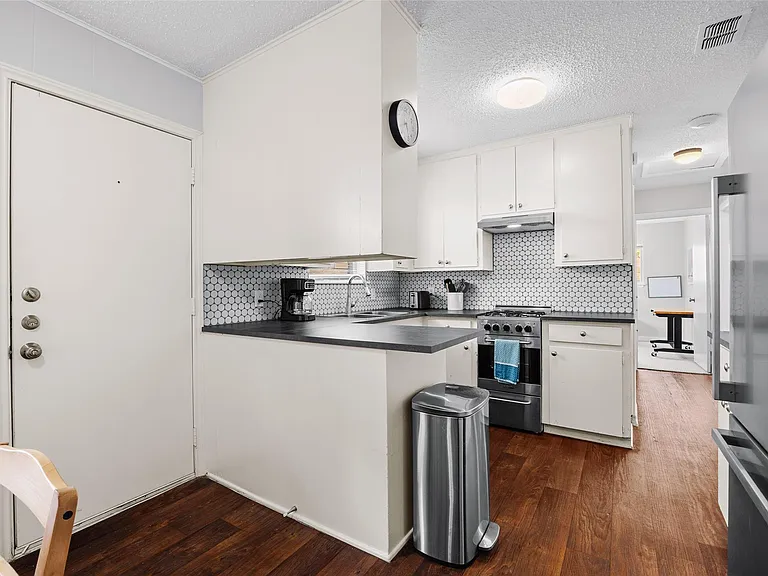 2203 Ventura Dr #B — Photo 12