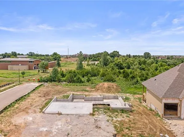 9350 Carbondale St, Lenexa, KS 66227