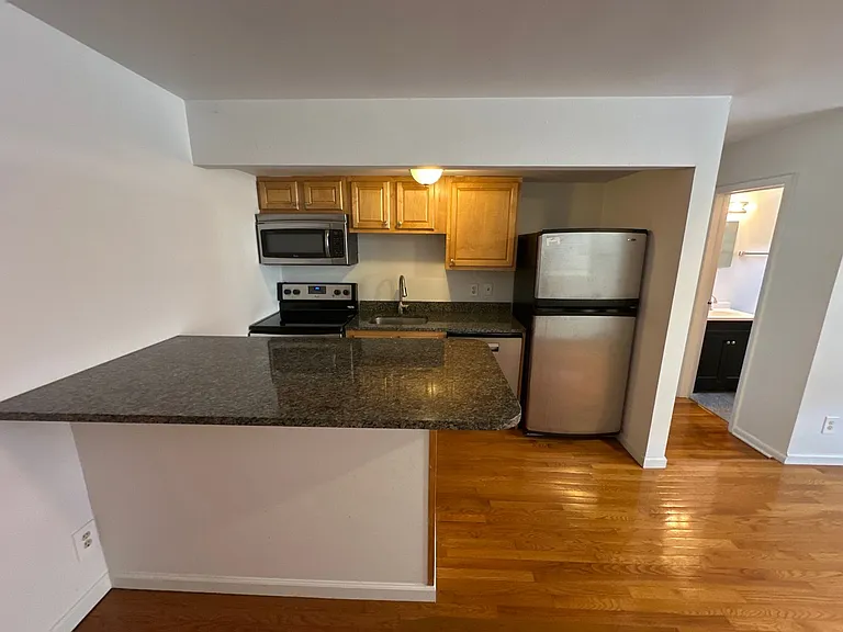 W 3rd Ave 85 NPR — Photo 18