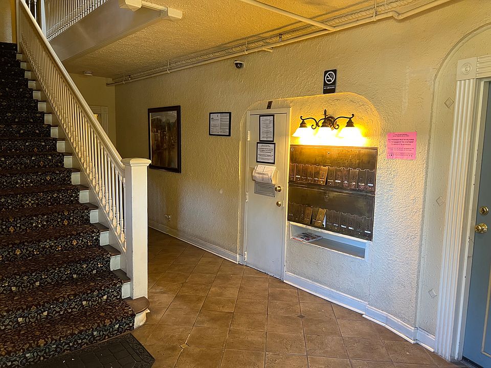 1st image of 615 1/2 N Rossmore Ave #C200