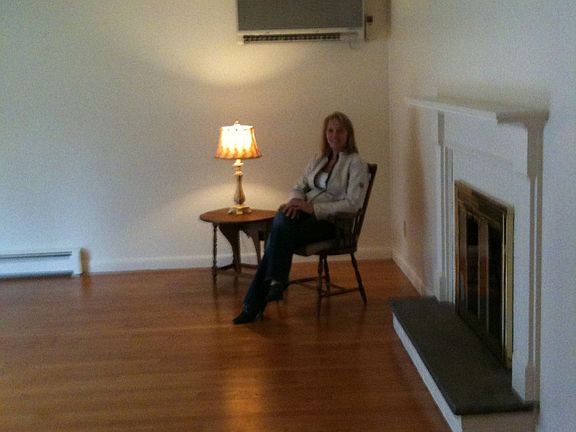 livingroom w/fireplace